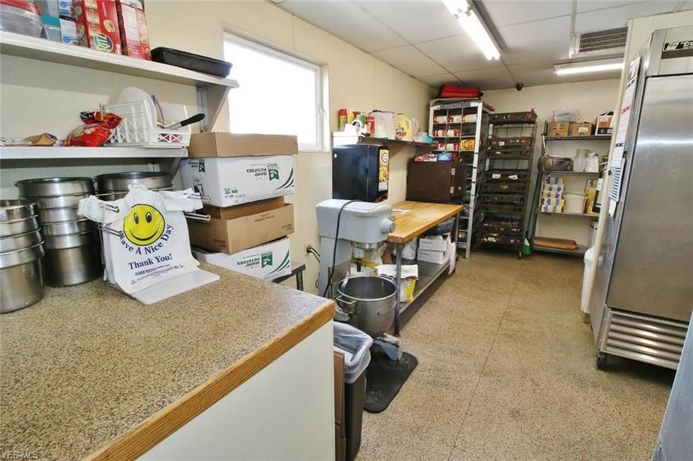 Peachs Place : 121 E Main St, Crooksville, OH 43731